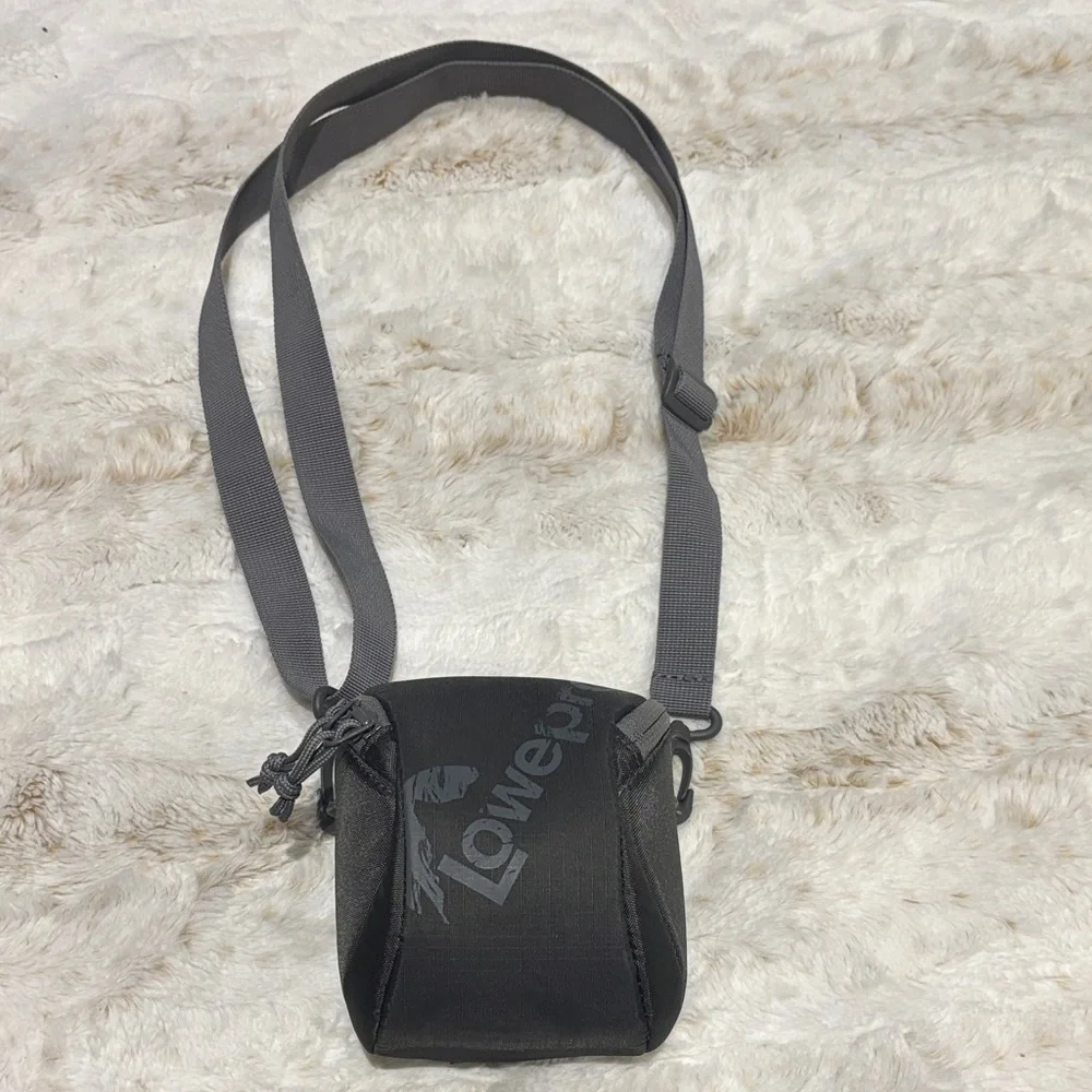 Lowepro Dashpoint 30 Compact Camera Pouch with Adjustable Strap - Picture 1 of 5